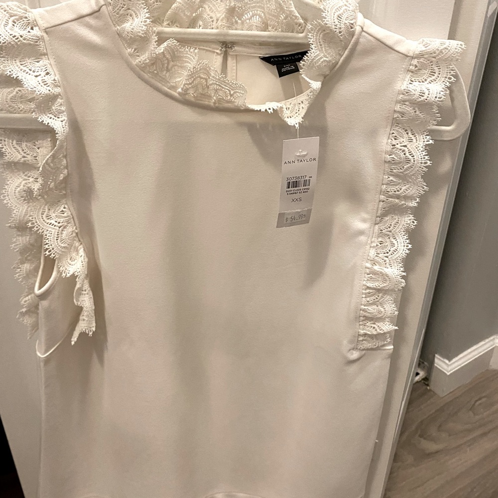 Ann Taylor white top . Size XXS but runs small